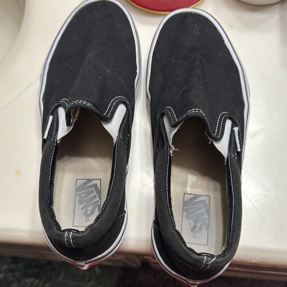 Vans Black and White Slip-On Sneakers Canvas Skate Style Unisex 9women, 7.5 men